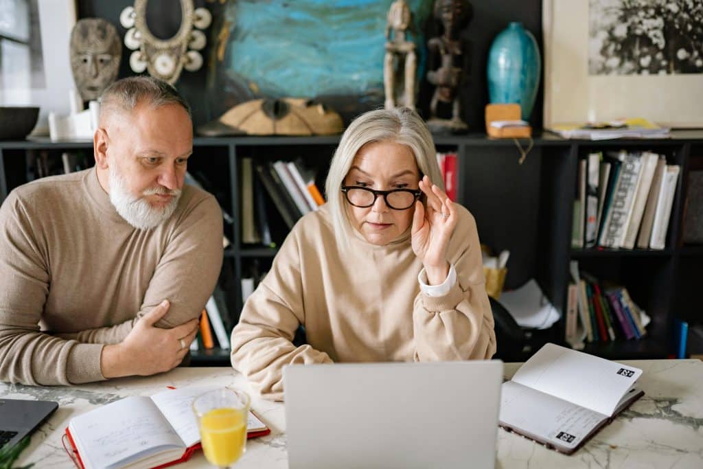 UK expats discussing their pensions